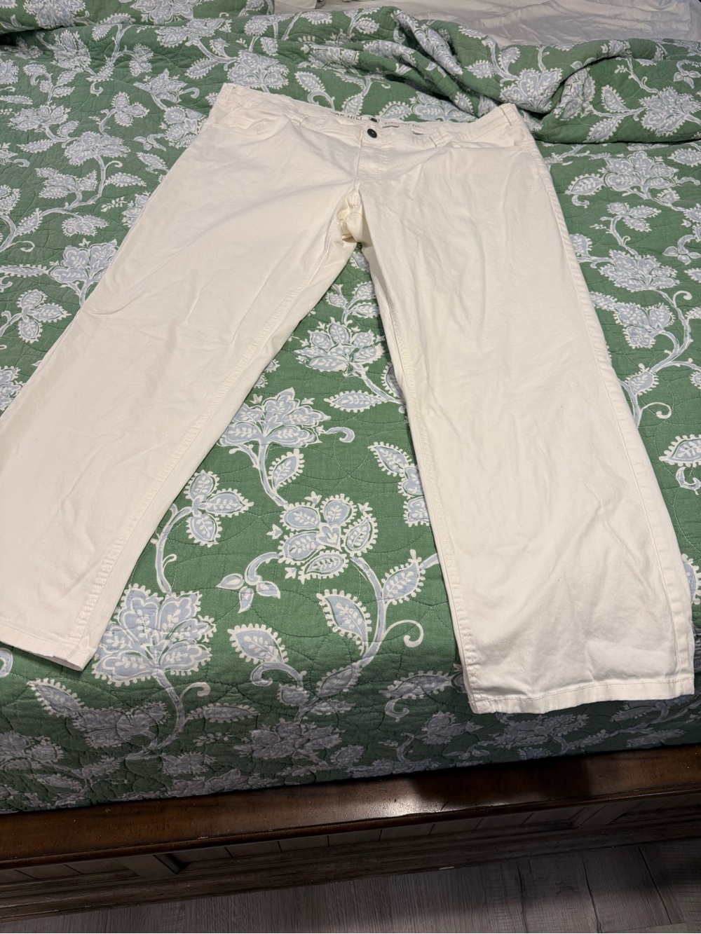 Old Navy Men's Chino Pants in Cream